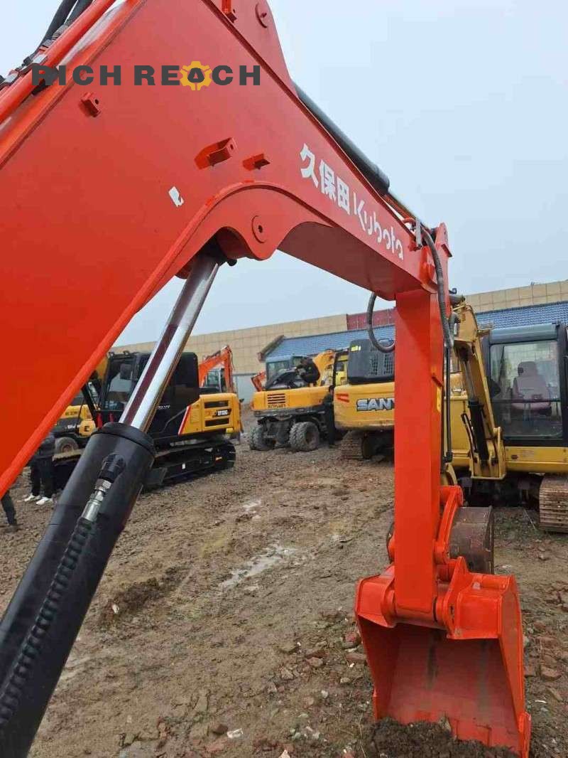 Bucket teeth and cutting edge of a 2025 Kubota KX183-3 used excavator, 8-ton low hour machine $15,278 Richreach